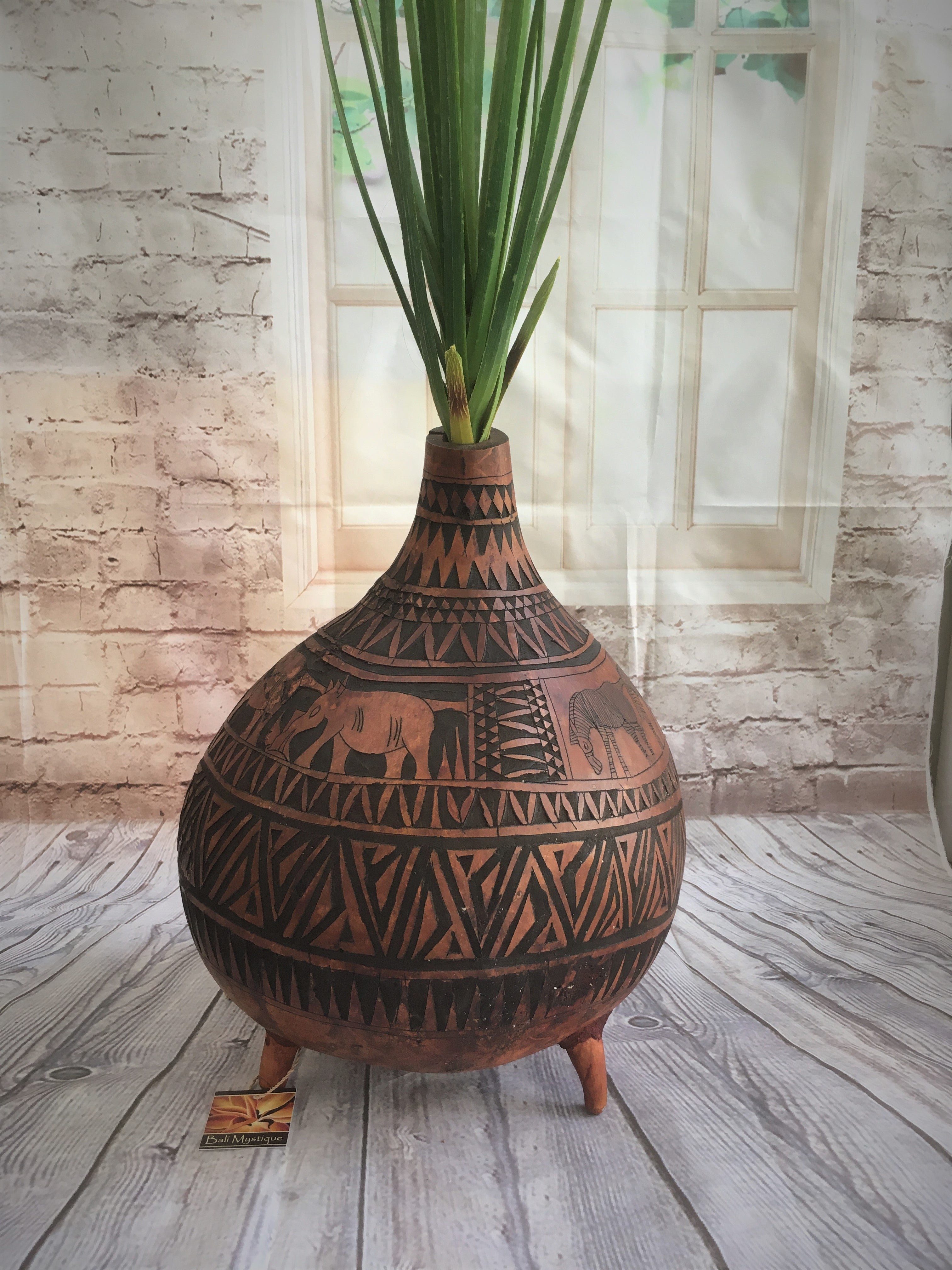 Gourd Pot Caretta Portrait, Hand Painted Caretta Vase , Hand Carved Gourd Vase Art, Natural Hand Painting, Nice Gift deals Idea, Decorated Gourd