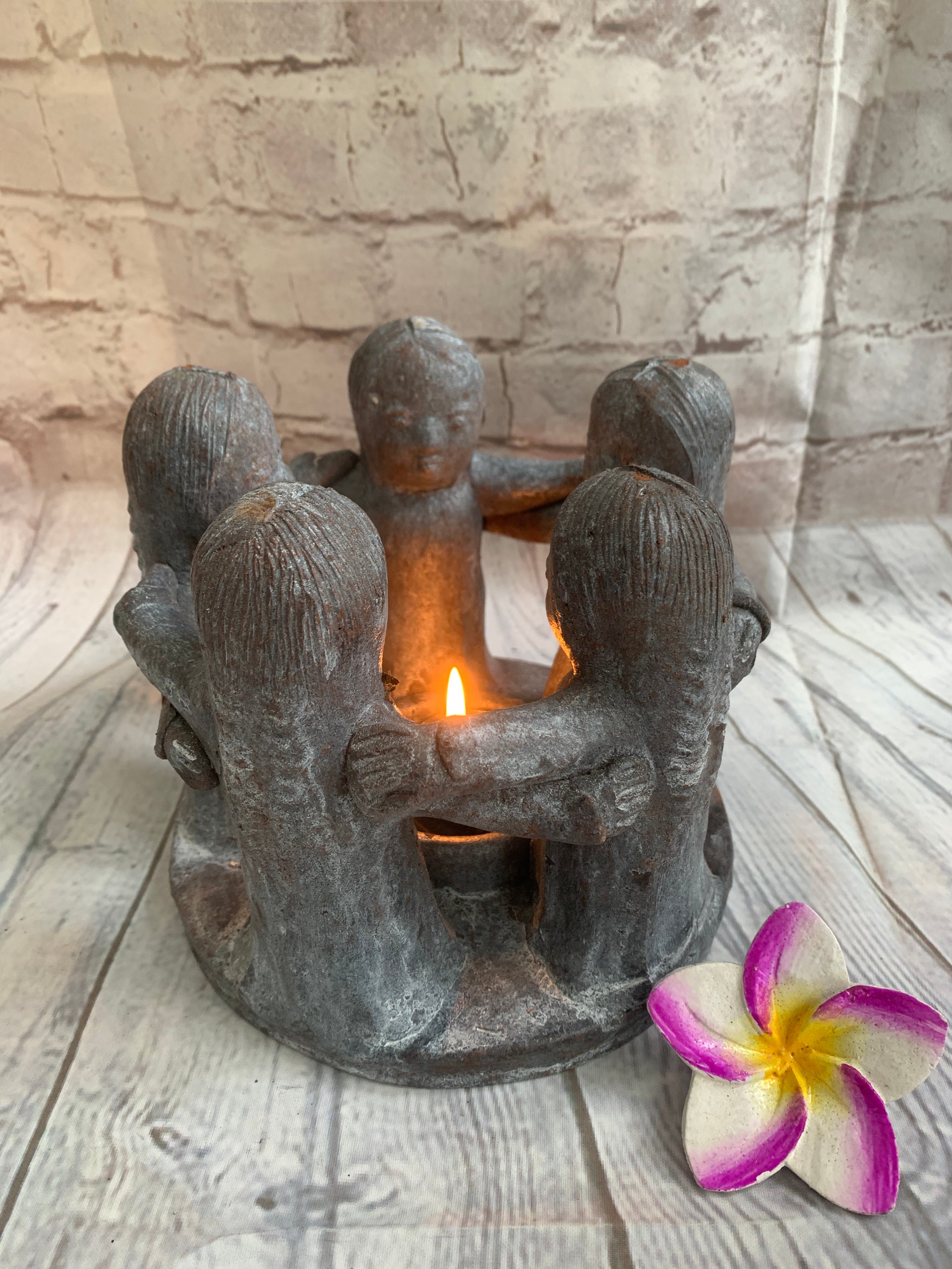 Circle of friends store candle holder